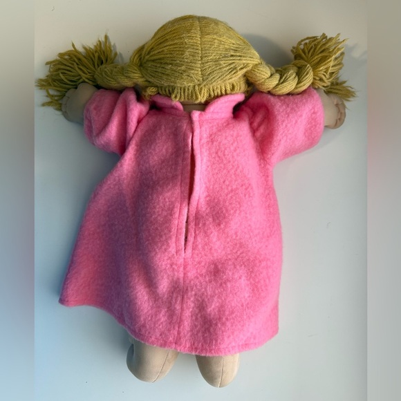 Vintage Cabbage Patch Kids Doll with Butterscotch Hair and Blue Eyes - Picture 4 of 13